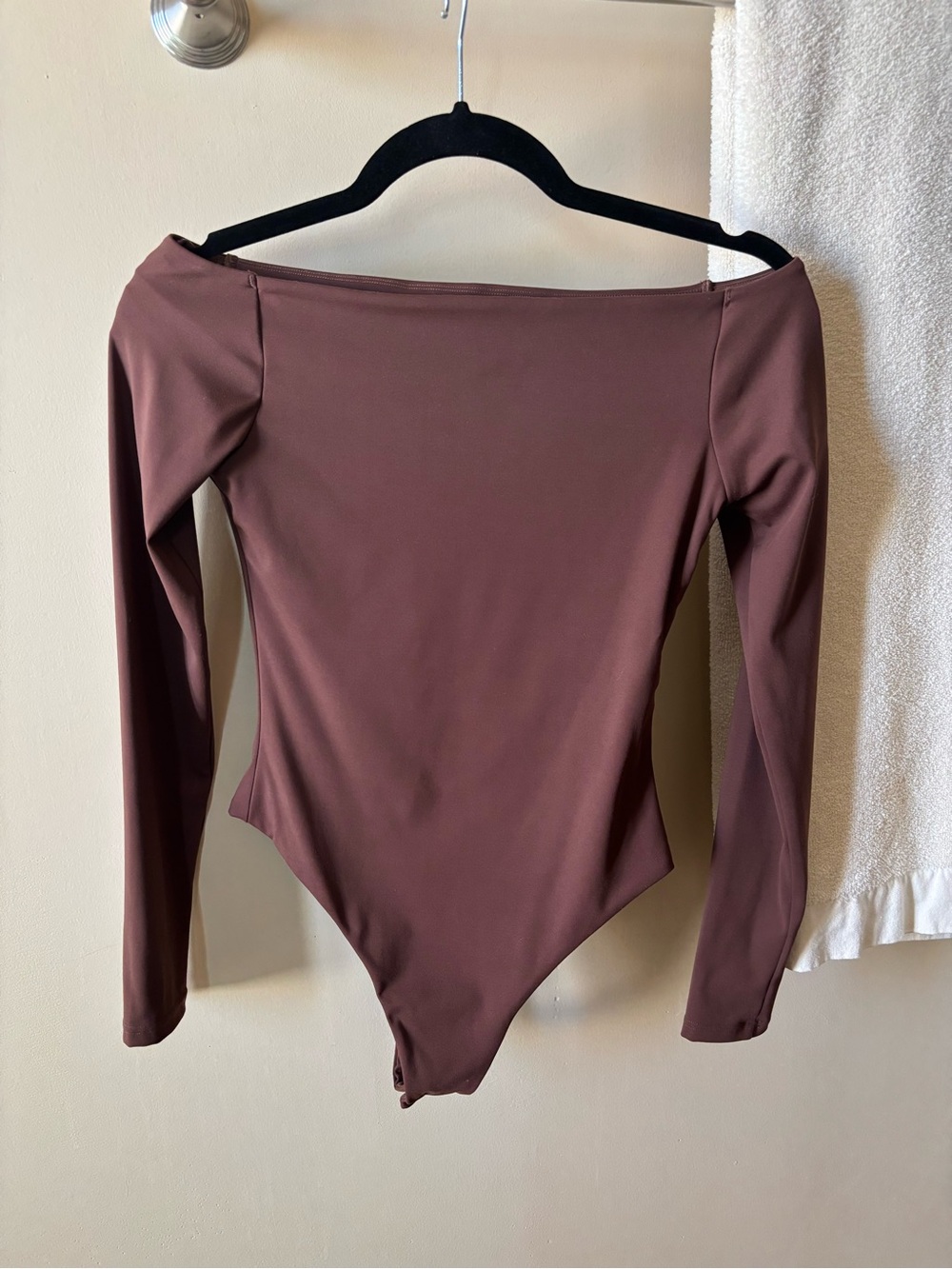 Off-the-Shoulder Long Sleeve Bodysuit in Mauve Brown